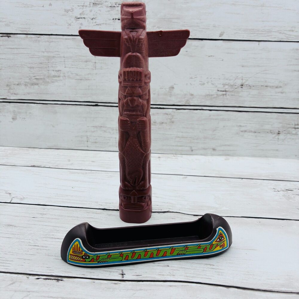 Vintage Playmobil Western / Adventure Totem Pole & Decorated Canoe Accessory Lot